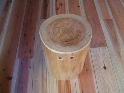 杉丸太の椅子