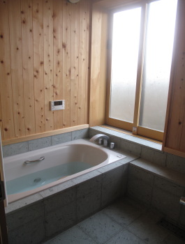 浴室　十和田石